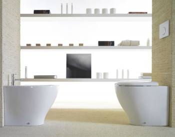 Sanitari a terra filomuro traslati Bowl+ cm 55x38 con copriwater slim a discesa rallentata