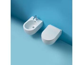 FLO 50 COMPOSIZIONE SANITARI SOSPESI CON COPRIWATER FRIZIONATO BIANCO